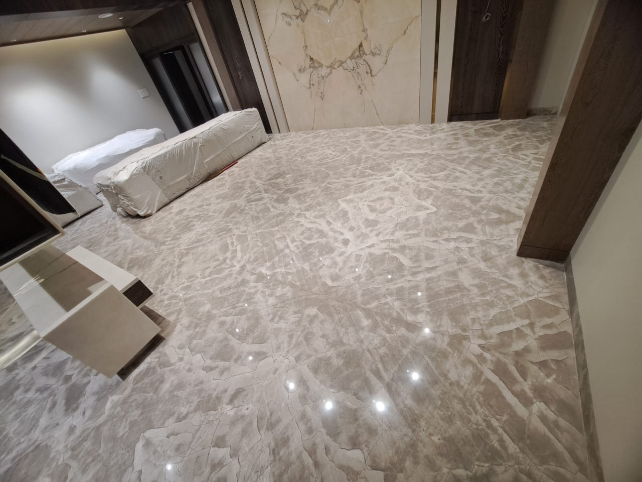 Diamond floor polishing