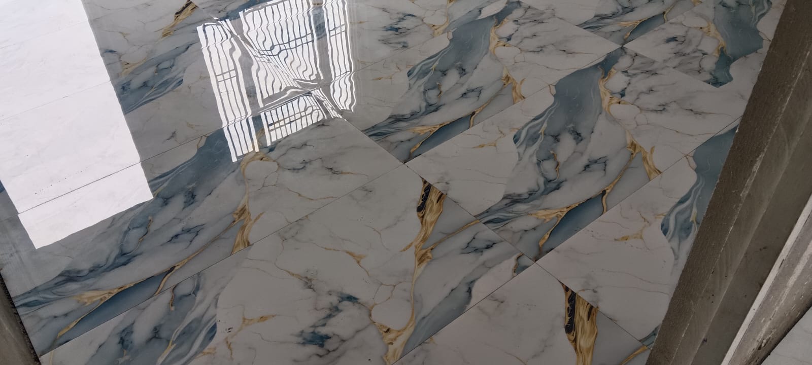 Italian marble floor polishing